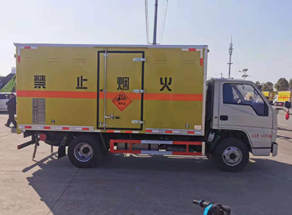 清远爆破器材运输车工人安全操作规范与智能技术保障